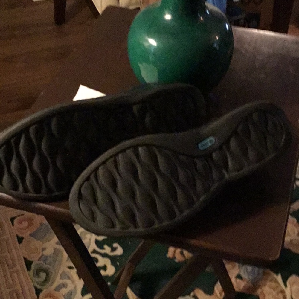 Zees Shoes - Picture 2 of 2